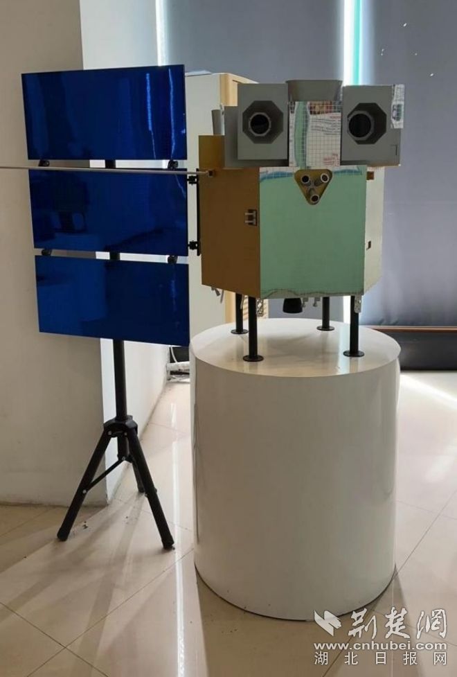 圖1：風云四號衛(wèi)星模型（湖北省氣象科普基地） (1).jpg.jpg