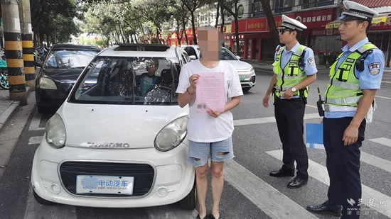 圖1：對(duì)情節(jié)輕微的車主，通過寫承諾書方式開展勸誡引導(dǎo).jpg