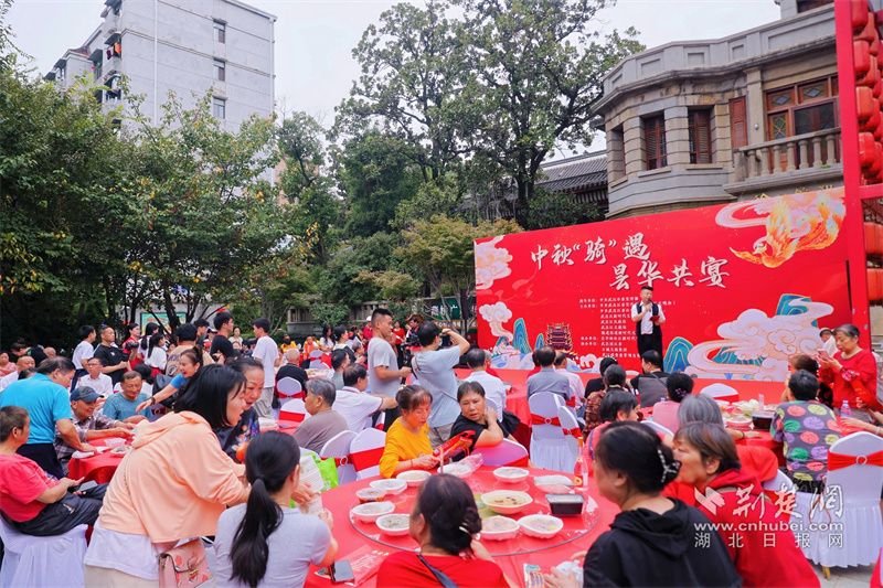 “中秋‘騎’遇 曇華共宴”現場.jpg.jpg